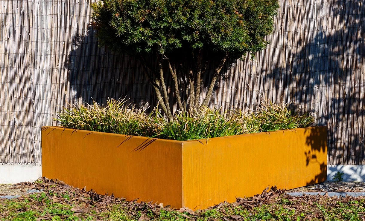 Cortenstaal Plantenbak Triangle 180 X 180 X 40 Cm 4 Cortenstaal Plantenbak Triangle 180 X 180 X 40 Cm - Afbeelding 2